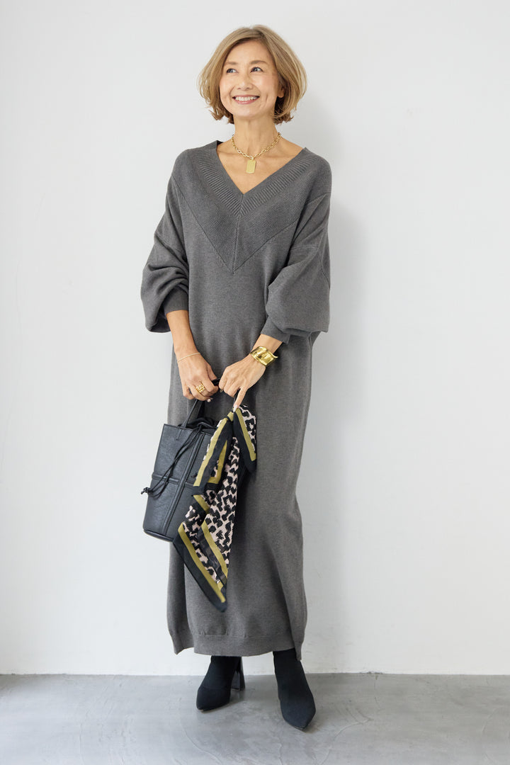 深Vネックニットワンピース