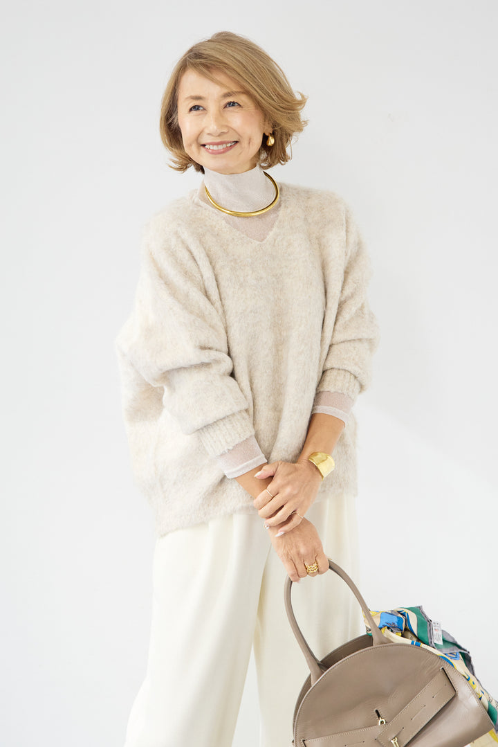 ヘアリーブークレVネックニット