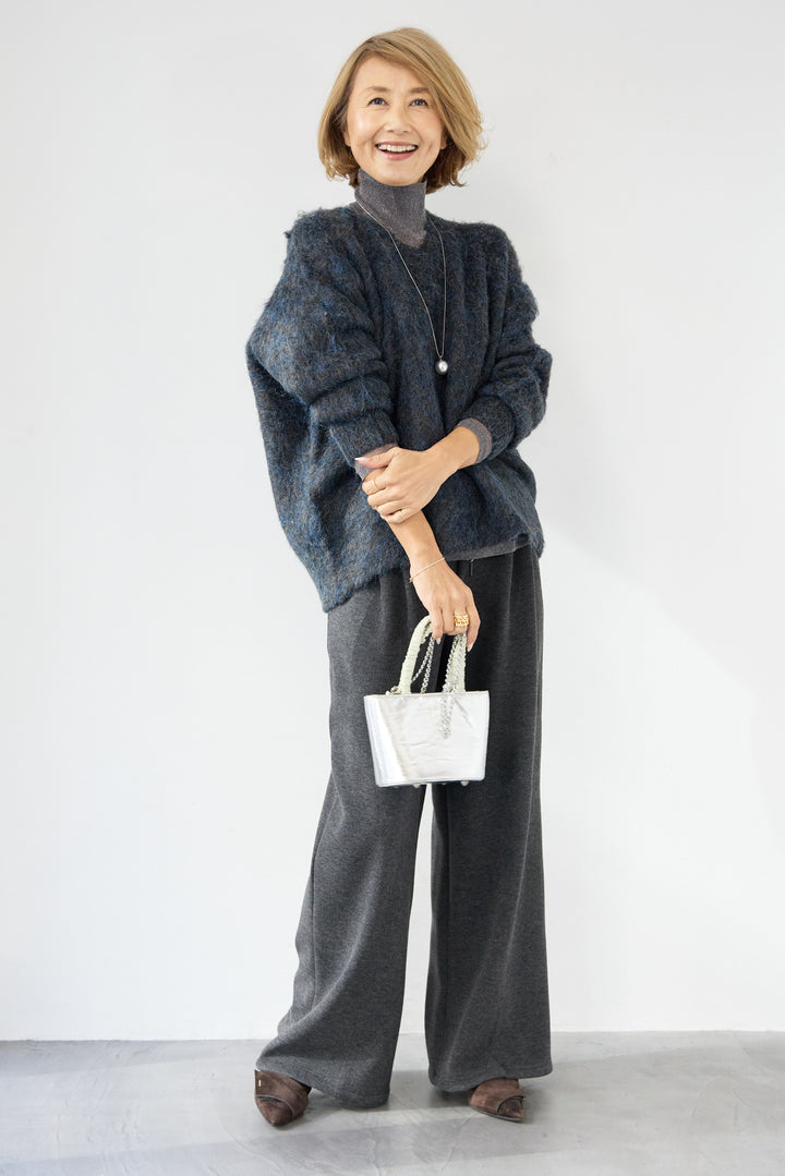 ヘアリーブークレVネックニット