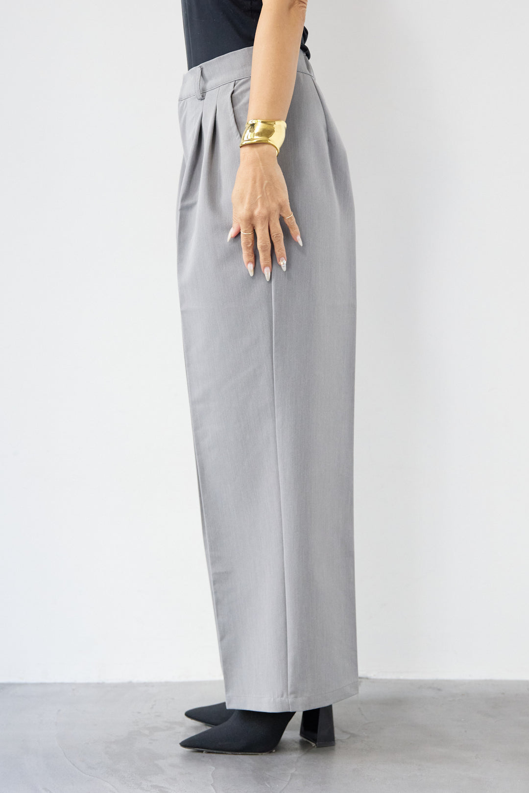 センタープレスタックパンツ