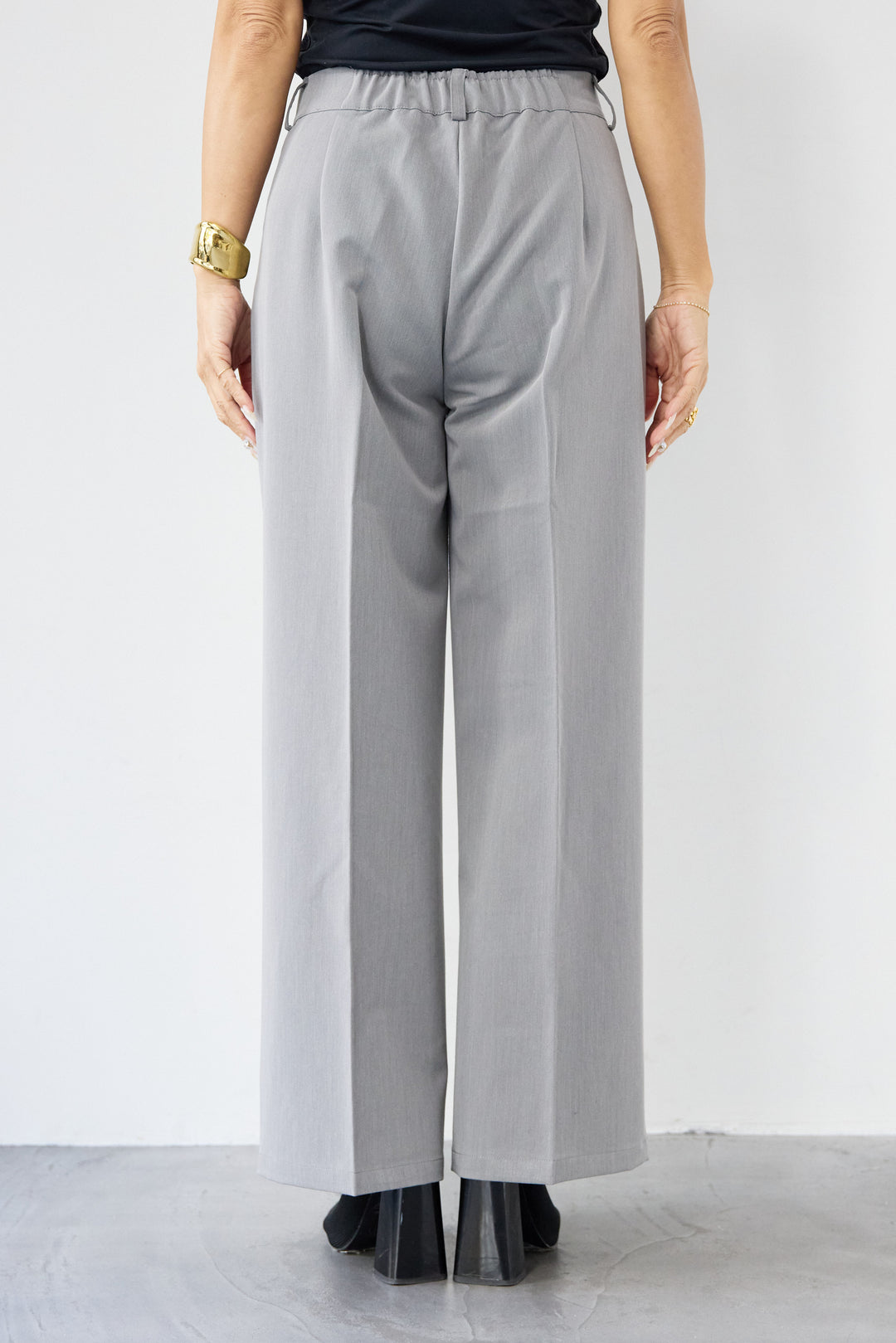 センタープレスタックパンツ