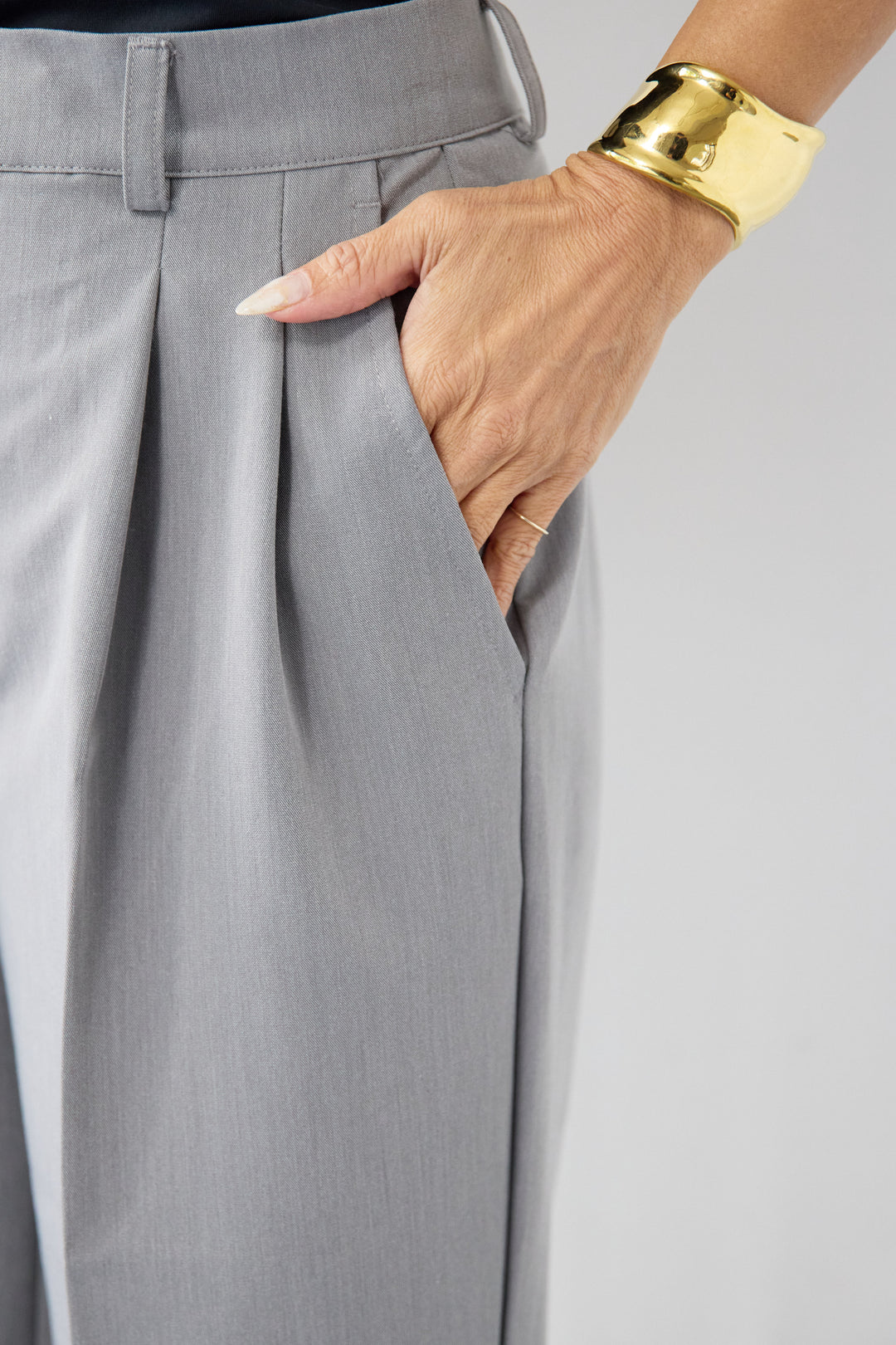 センタープレスタックパンツ