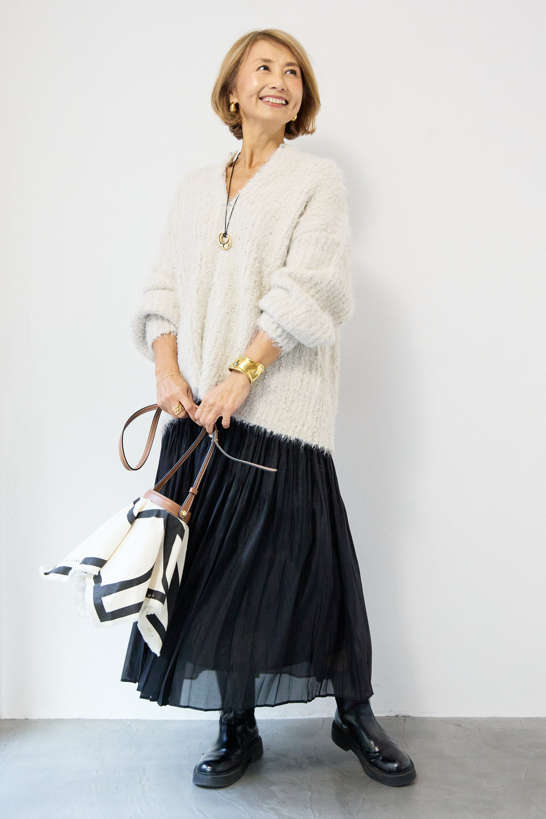 クルーネックシャギーカーディガン