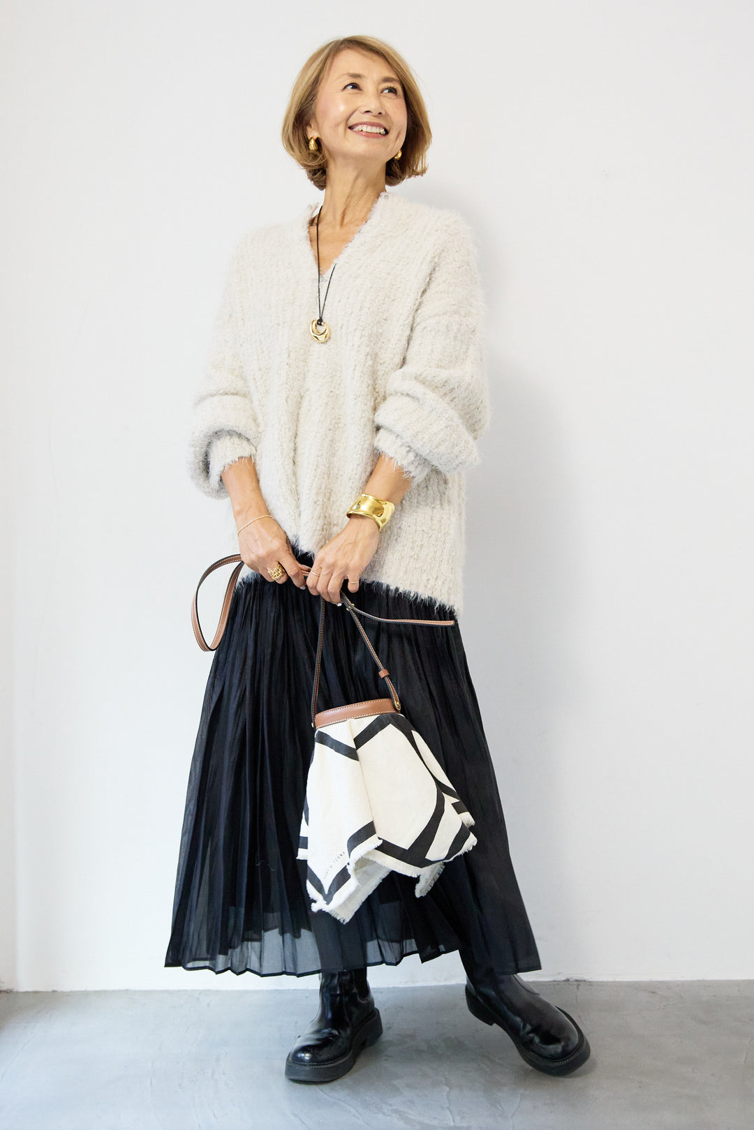 クルーネックシャギーカーディガン