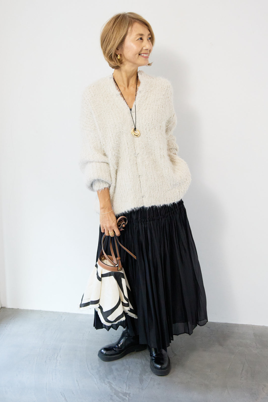 クルーネックシャギーカーディガン