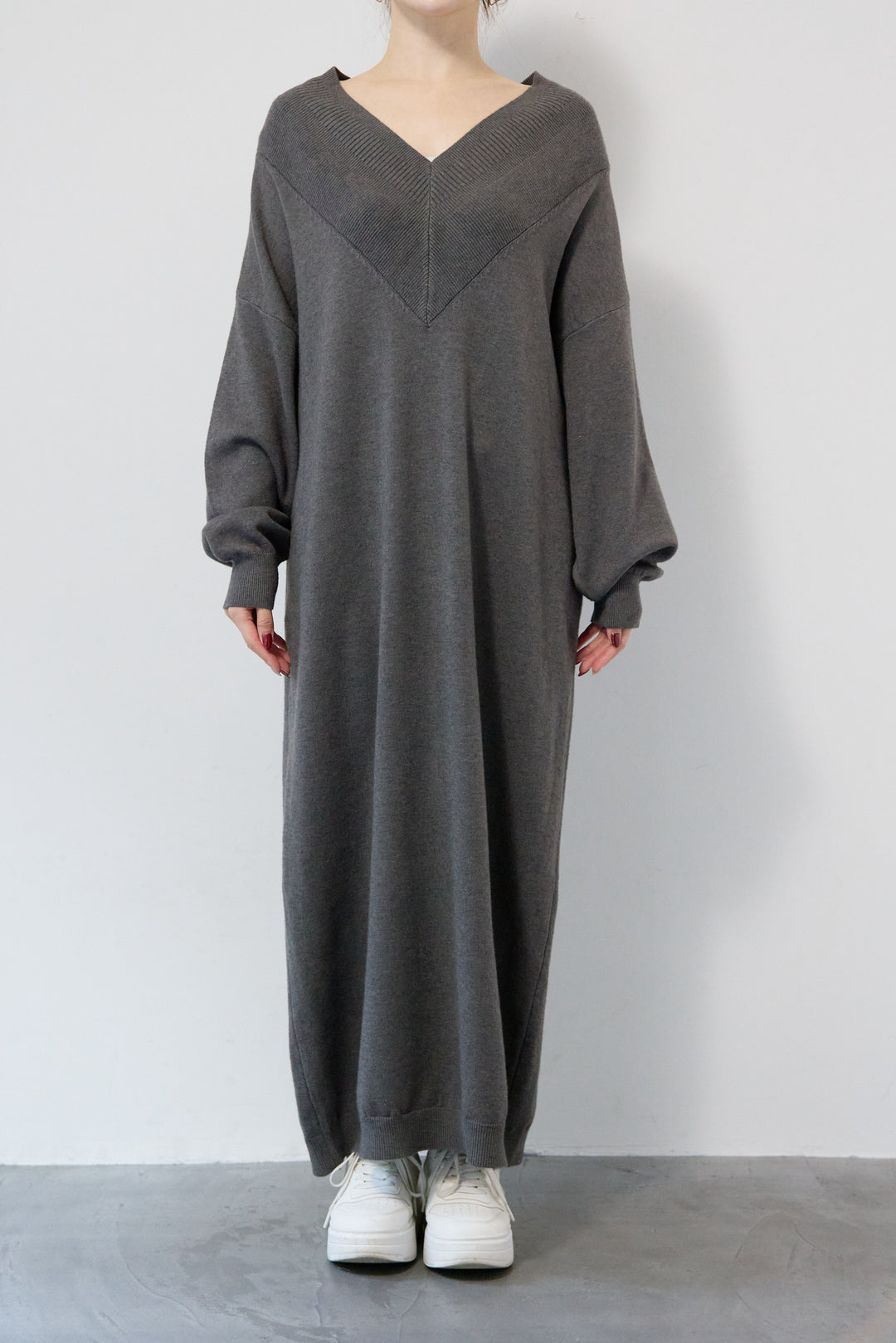 深Vネックニットワンピース