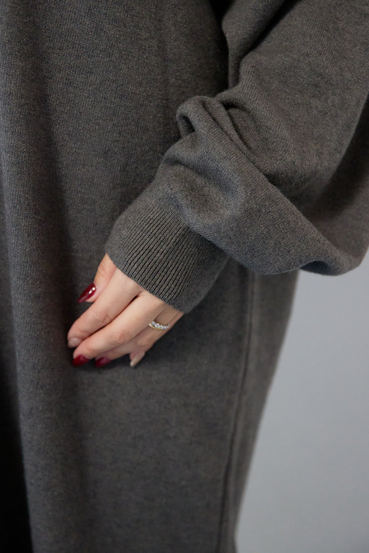 深Vネックニットワンピース