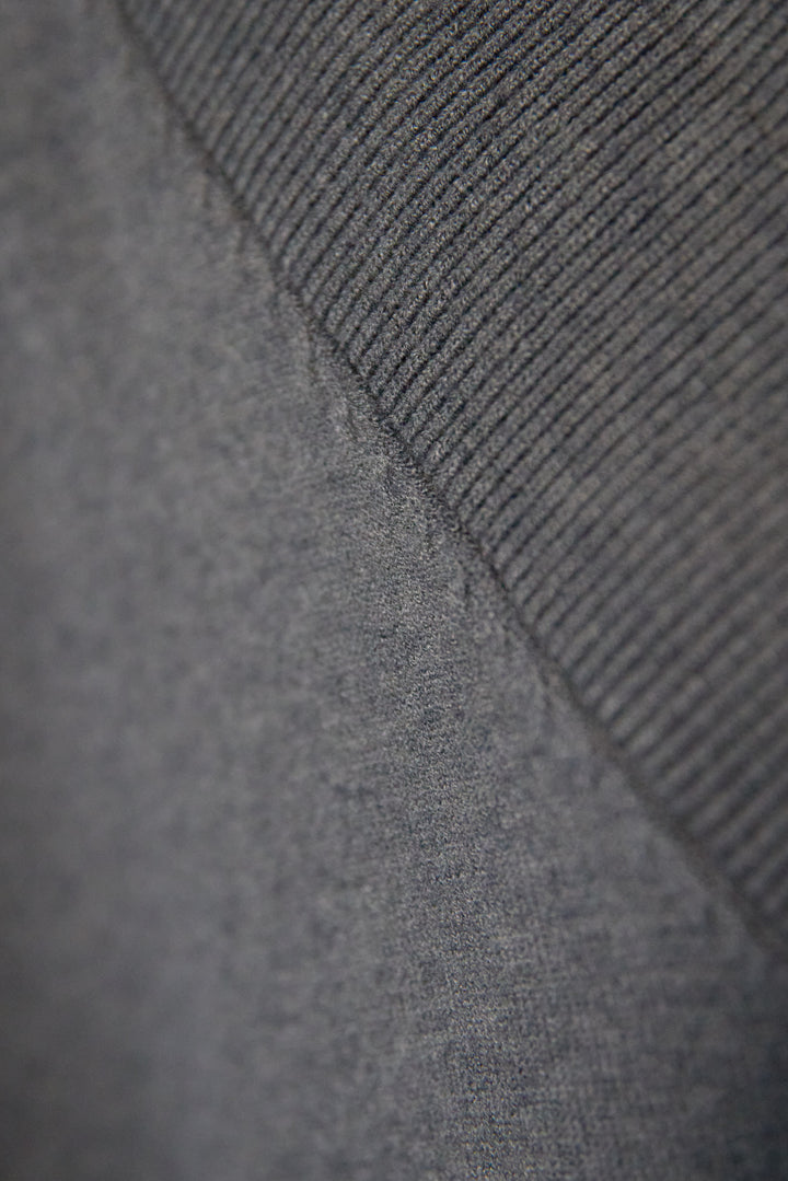 深Vネックニットワンピース