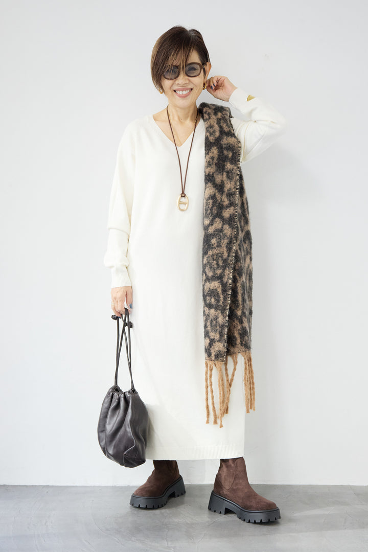 Vネック ロングニットワンピース