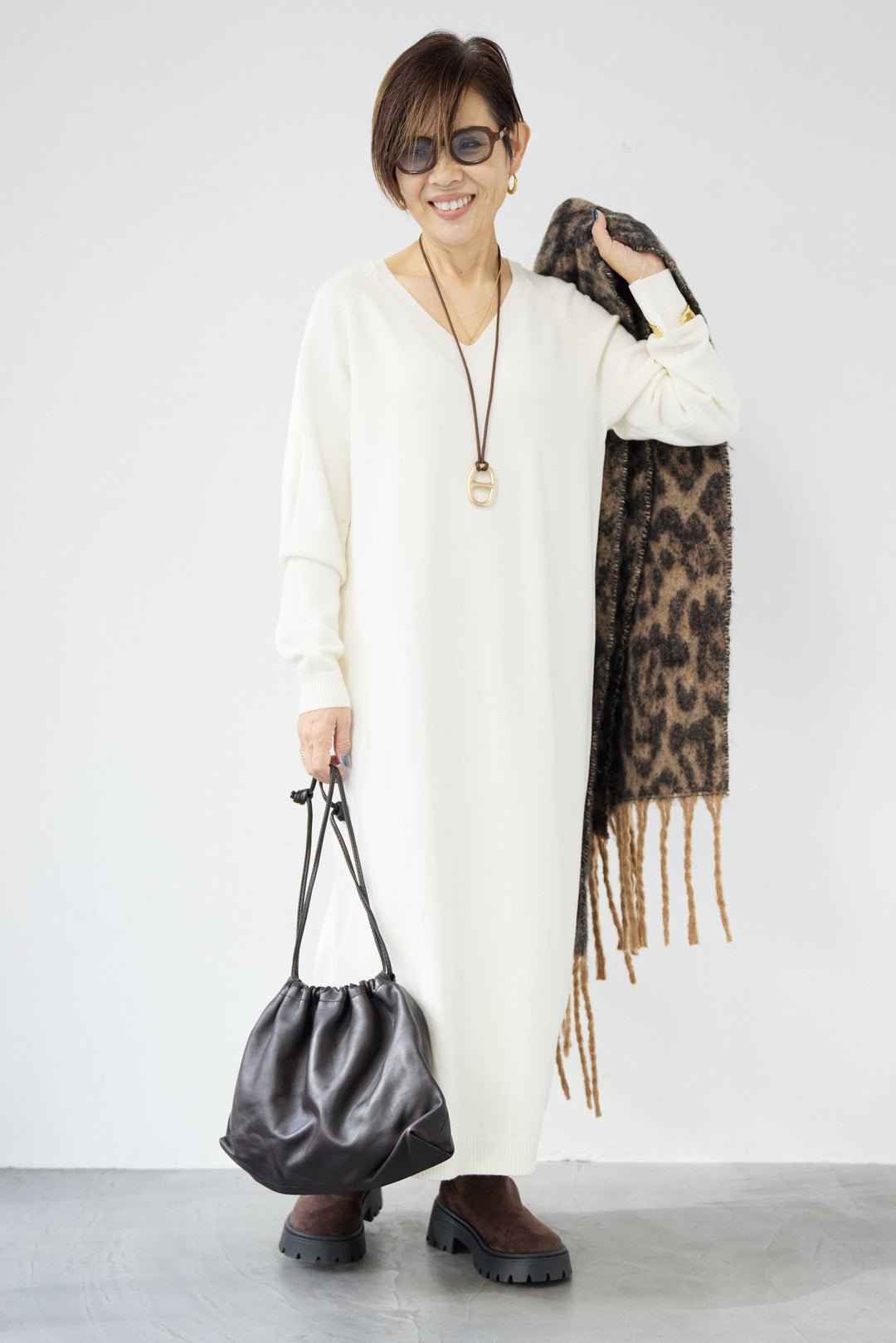 Vネック ロングニットワンピース