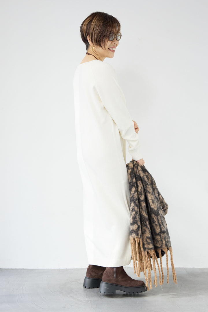 Vネック ロングニットワンピース