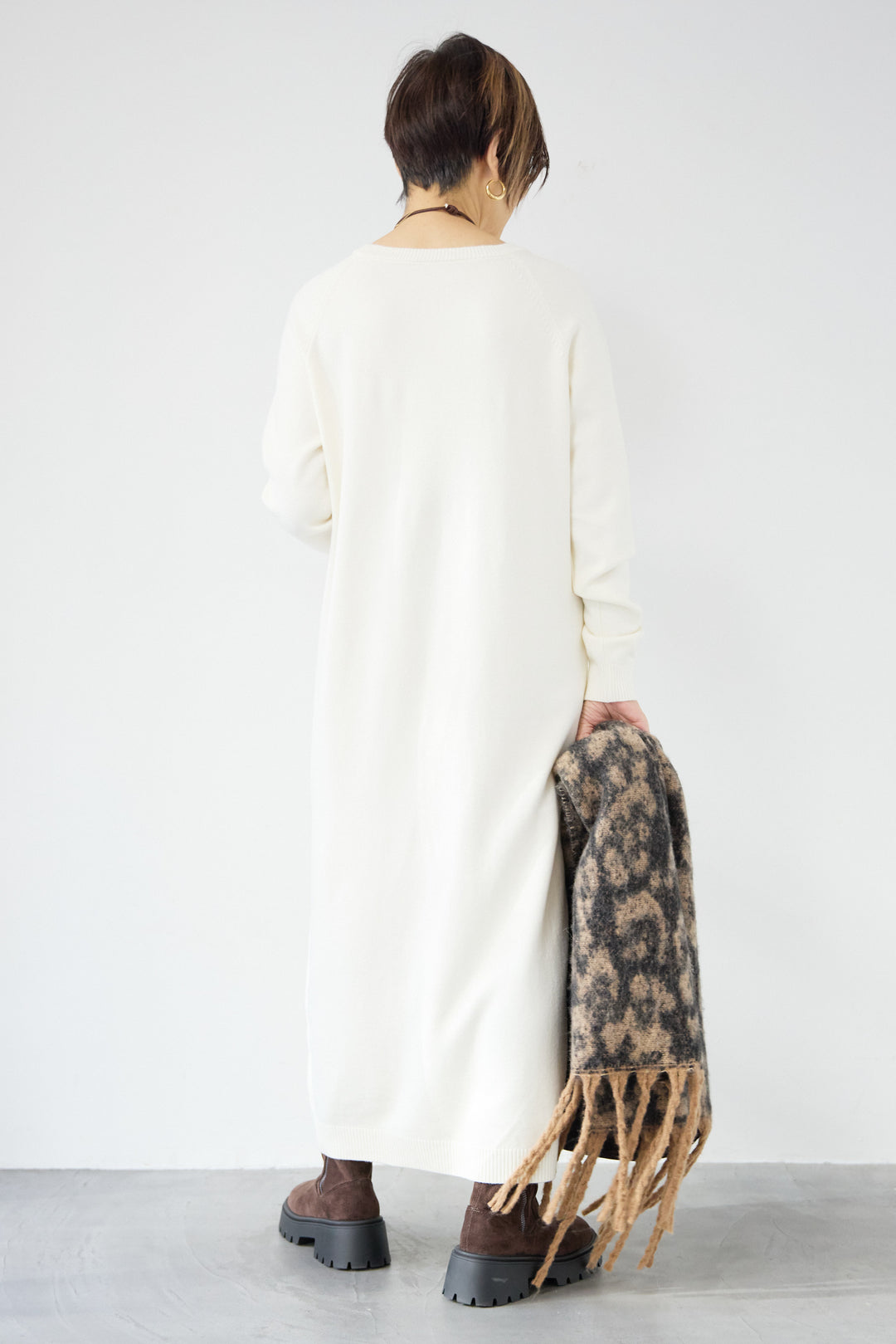 Vネック ロングニットワンピース