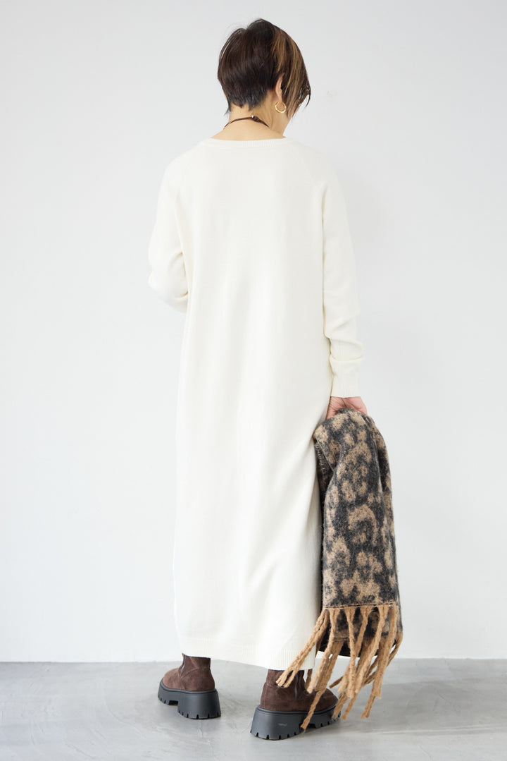 Vネック ロングニットワンピース