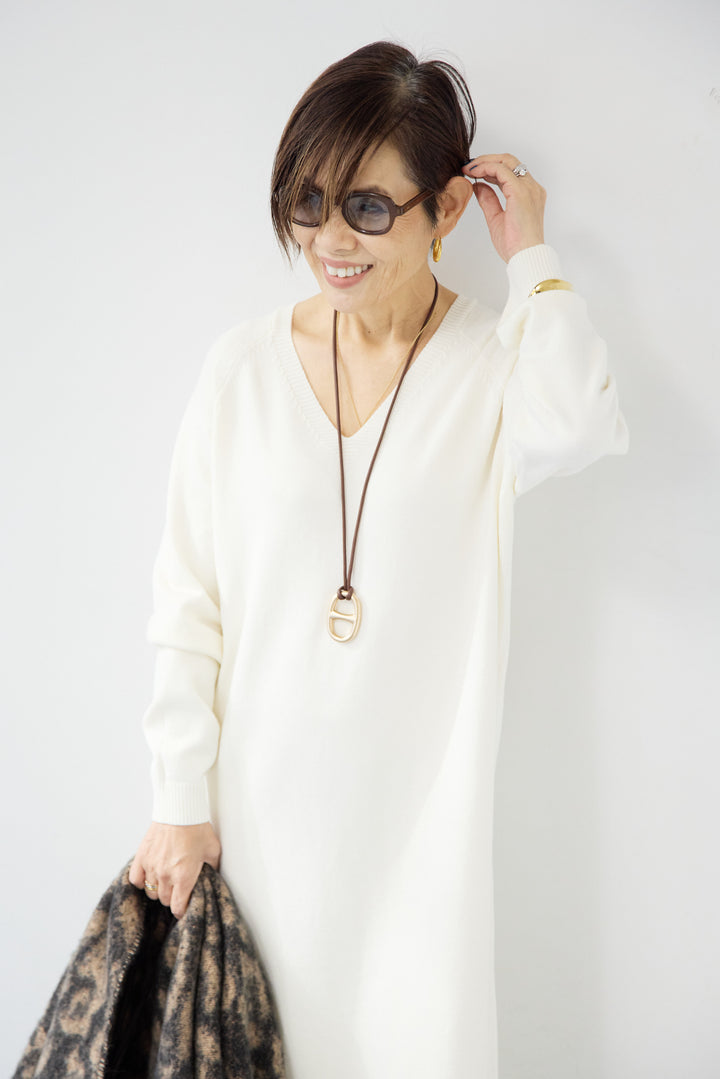 Vネック ロングニットワンピース