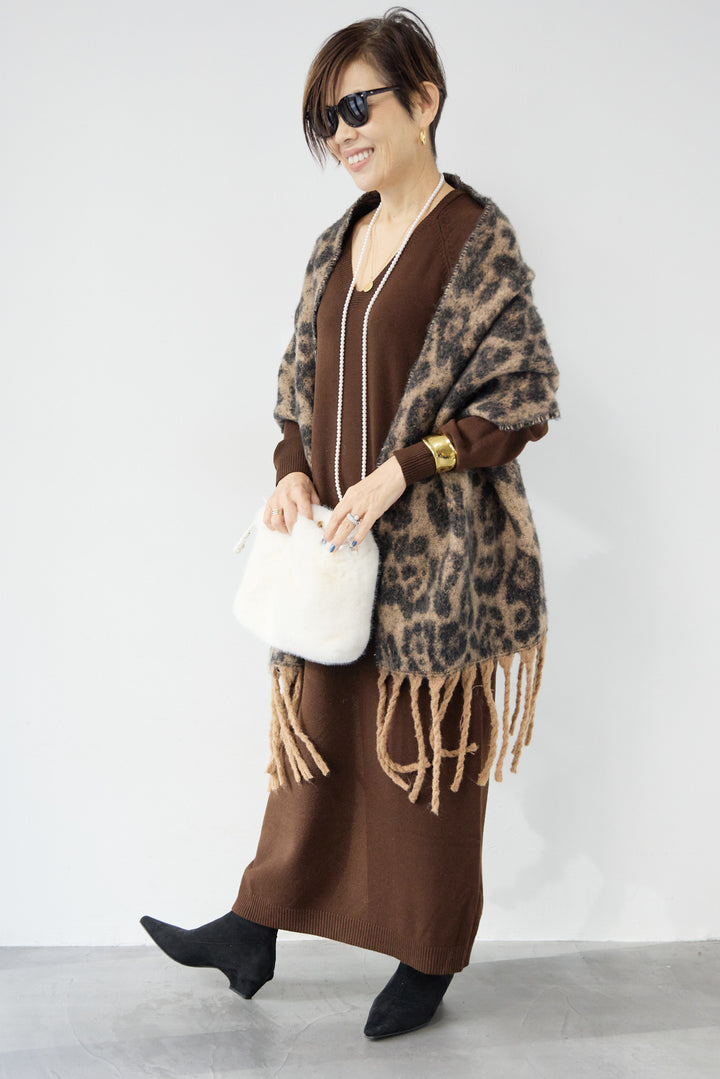 Vネック ロングニットワンピース