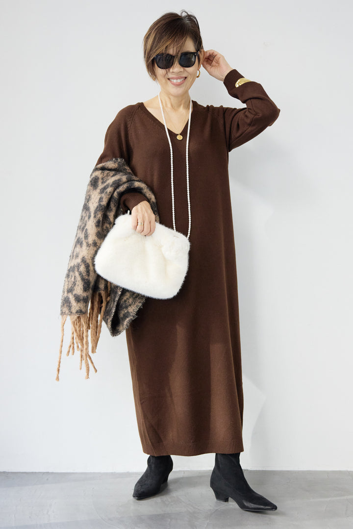 Vネック ロングニットワンピース