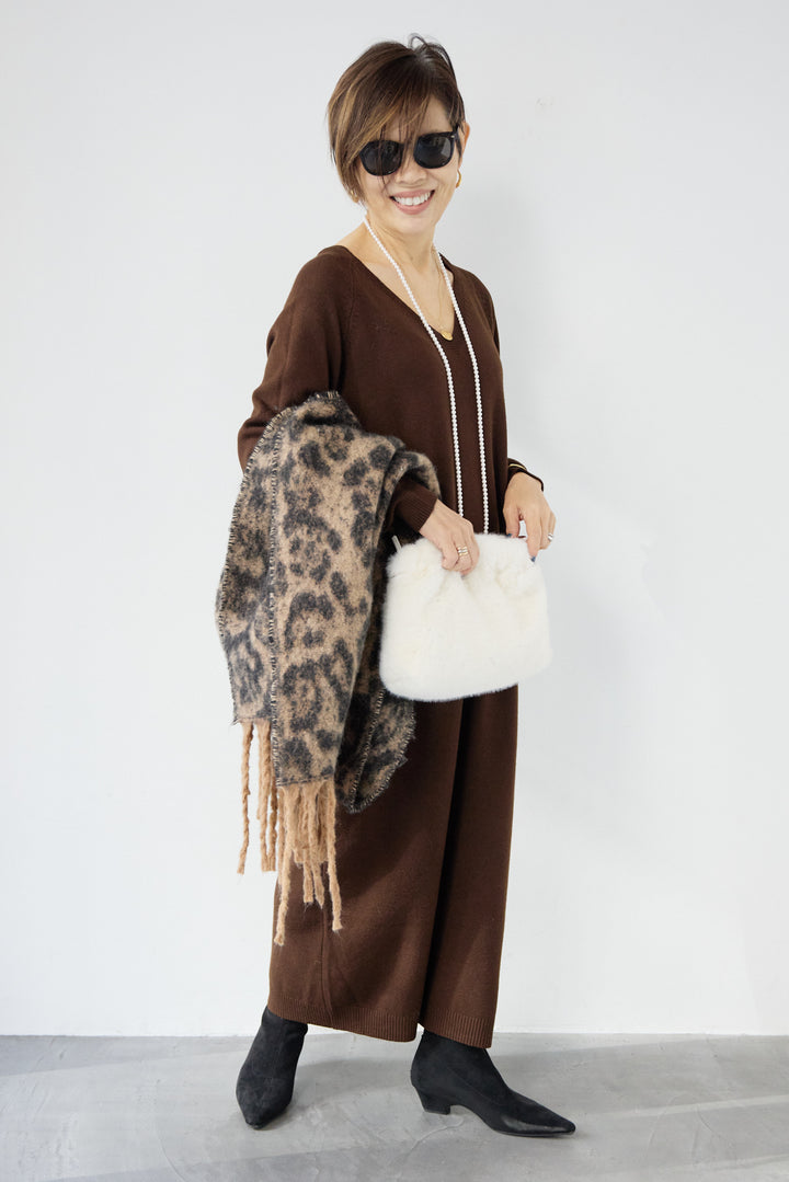 Vネック ロングニットワンピース