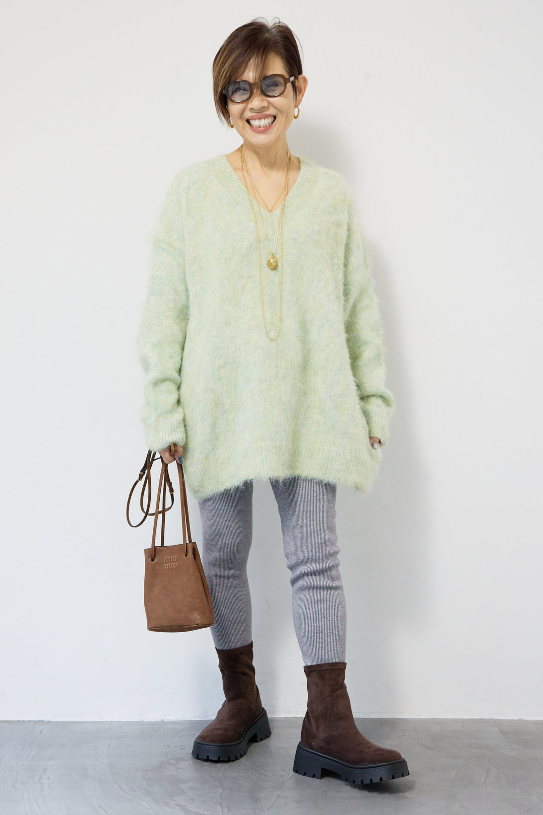 起毛シャギーVネックニット