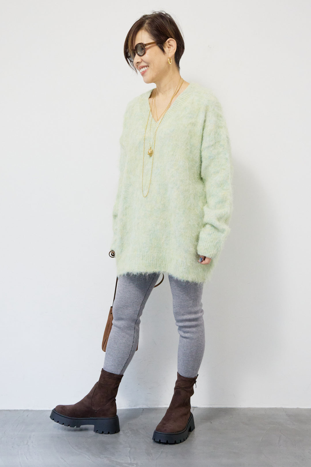 起毛シャギーVネックニット