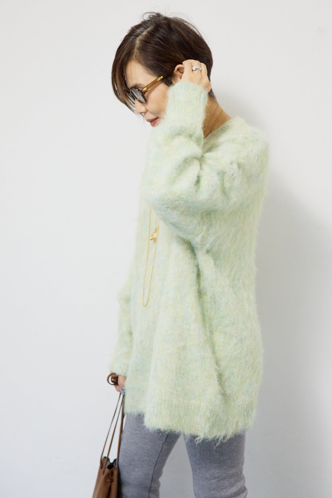 起毛シャギーVネックニット