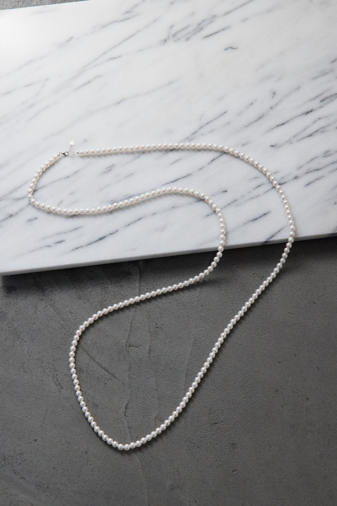 ロングパールネックレス