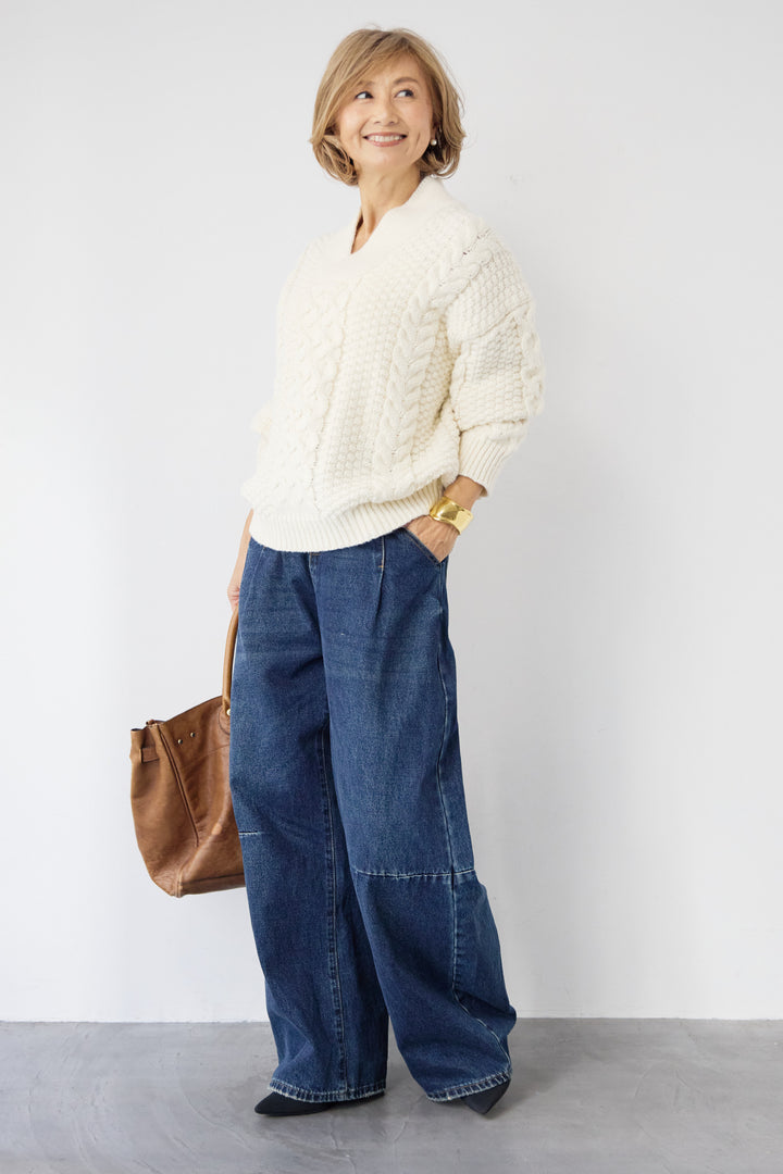 Vネックケーブルニット