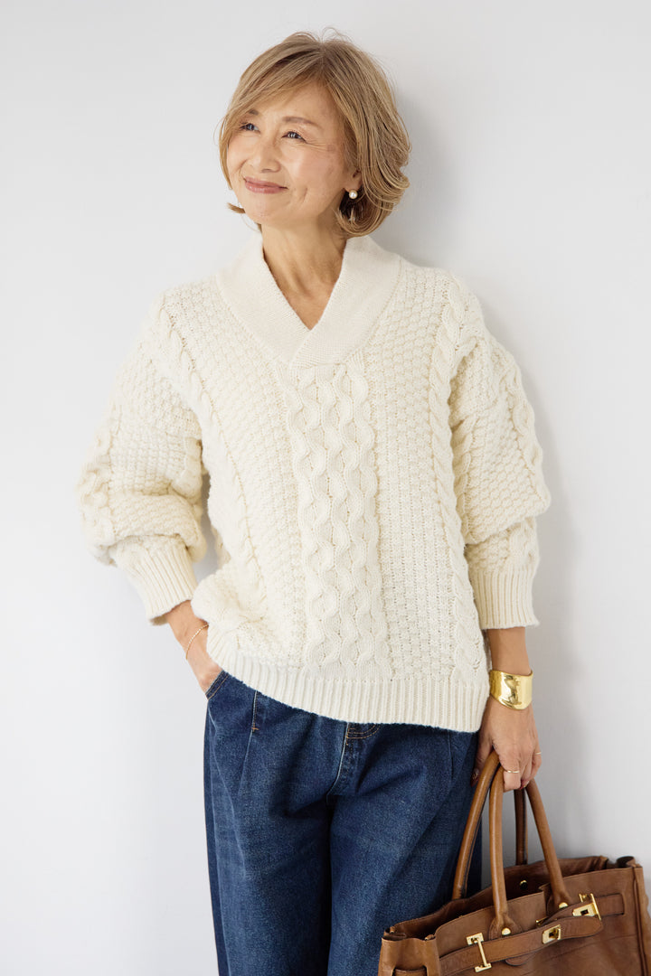 Vネックケーブルニット