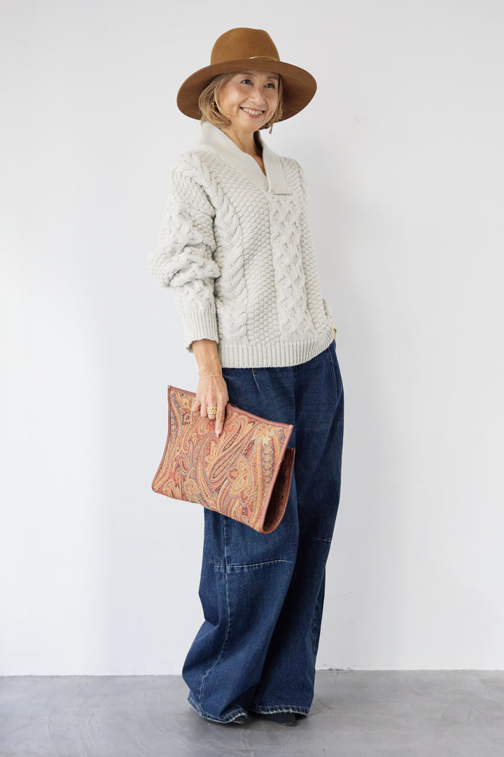 Vネックケーブルニット