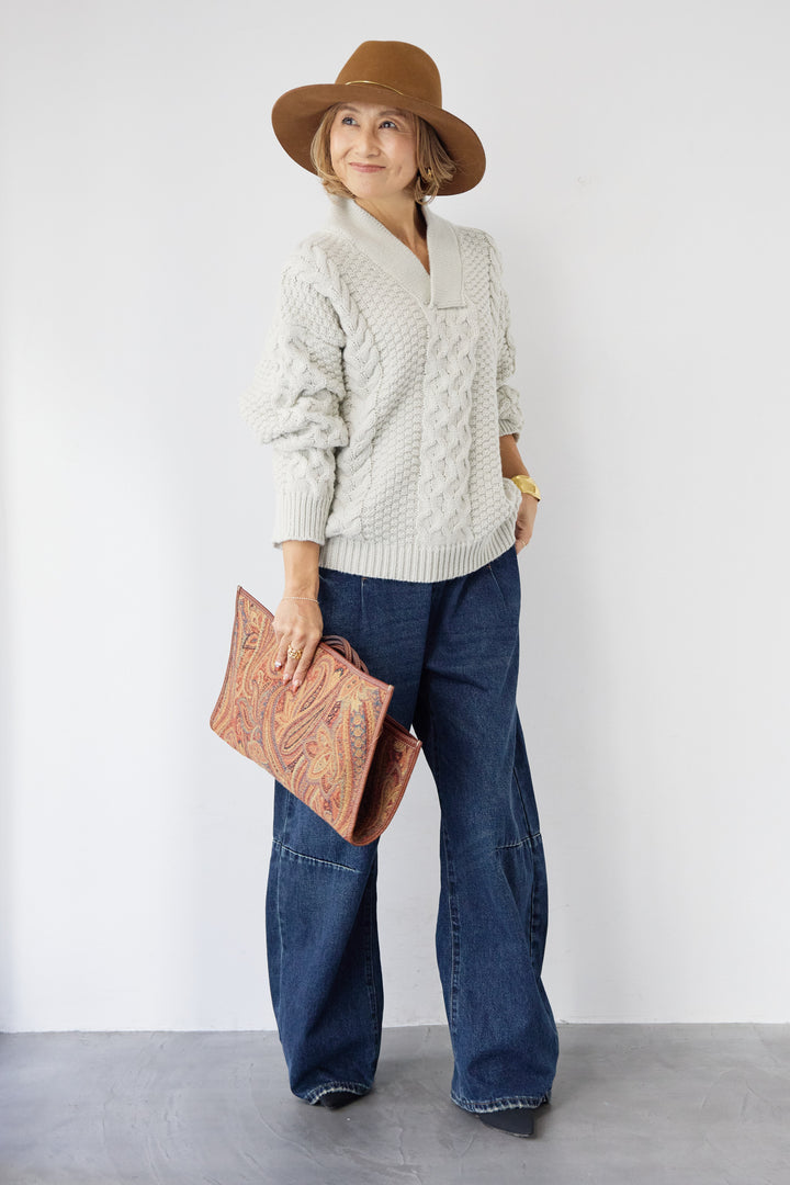 Vネックケーブルニット