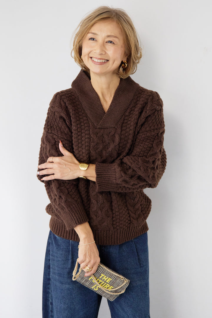 Vネックケーブルニット