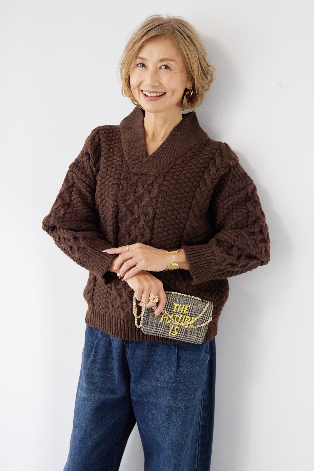 Vネックケーブルニット