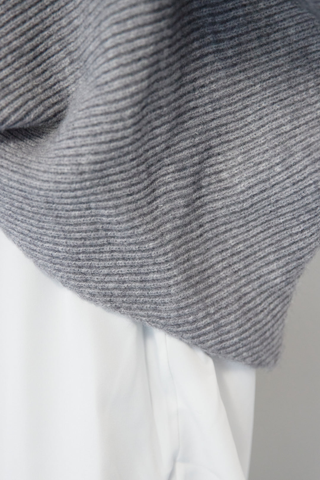 ツイストデザインニット+シャツアンサンブル