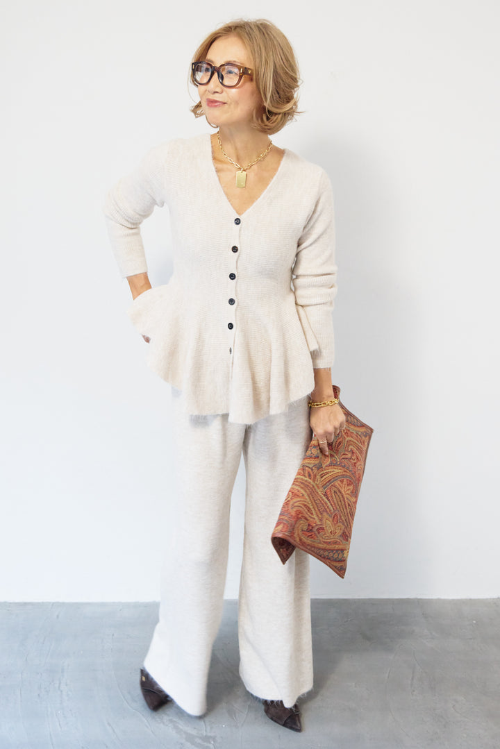 ペプラムニットセットアップ