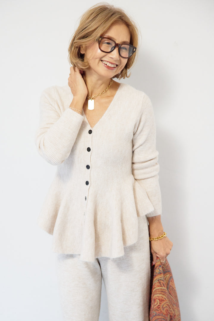 ペプラムニットセットアップ