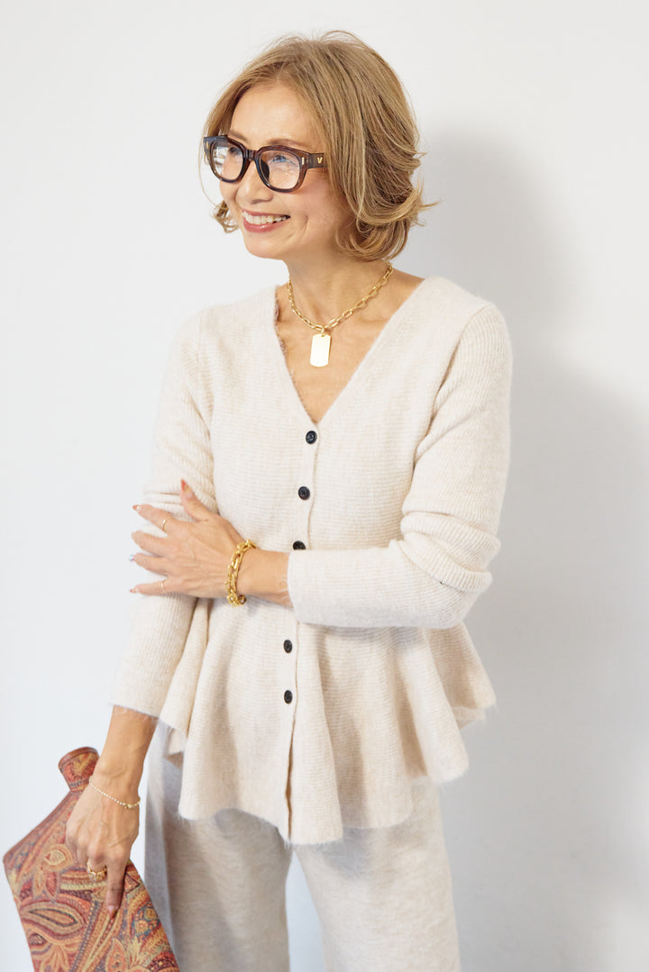 ペプラムニットセットアップ