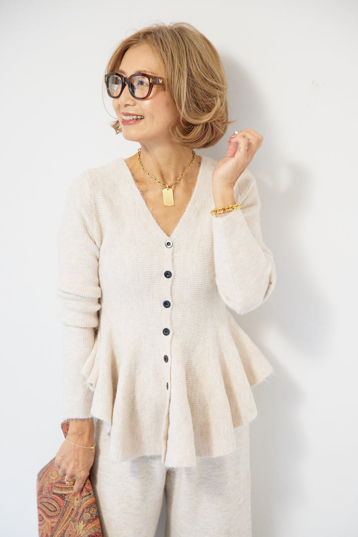 ペプラムニットセットアップ