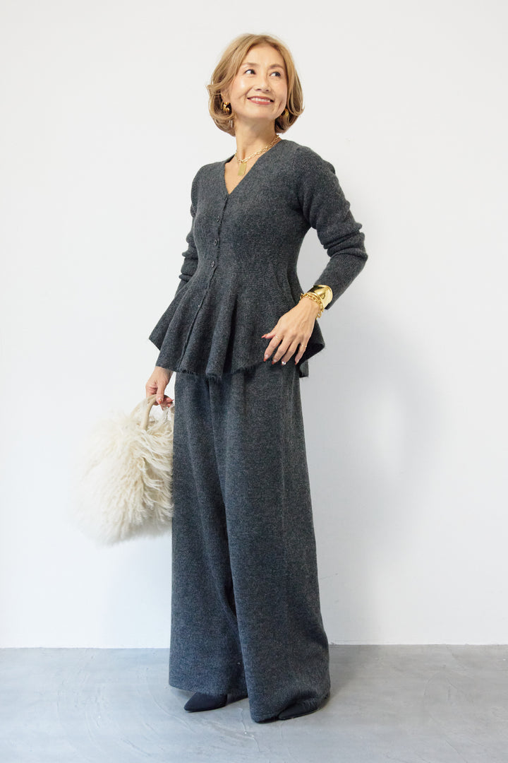 ペプラムニットセットアップ