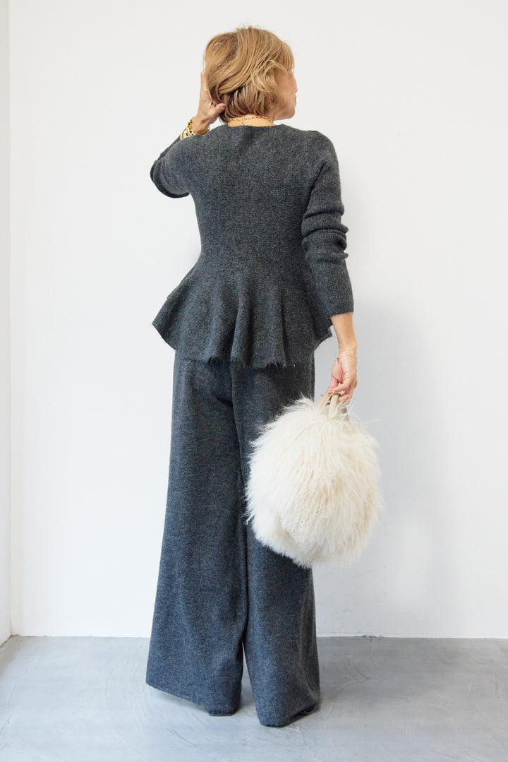 ペプラムニットセットアップ