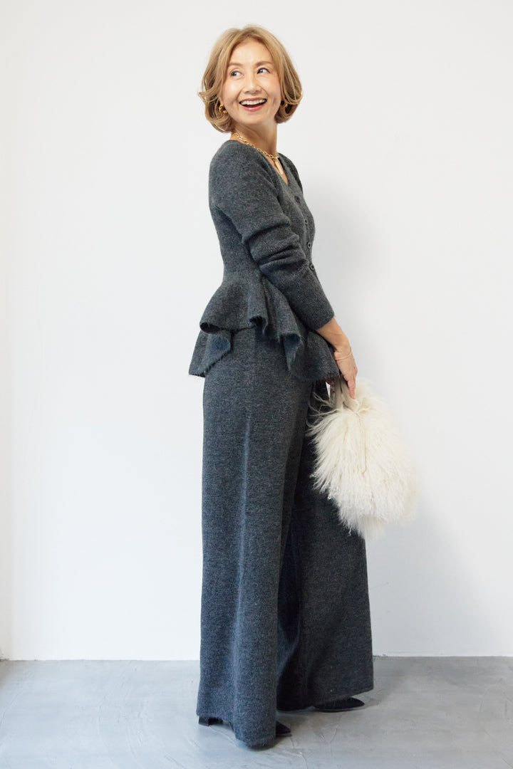 ペプラムニットセットアップ