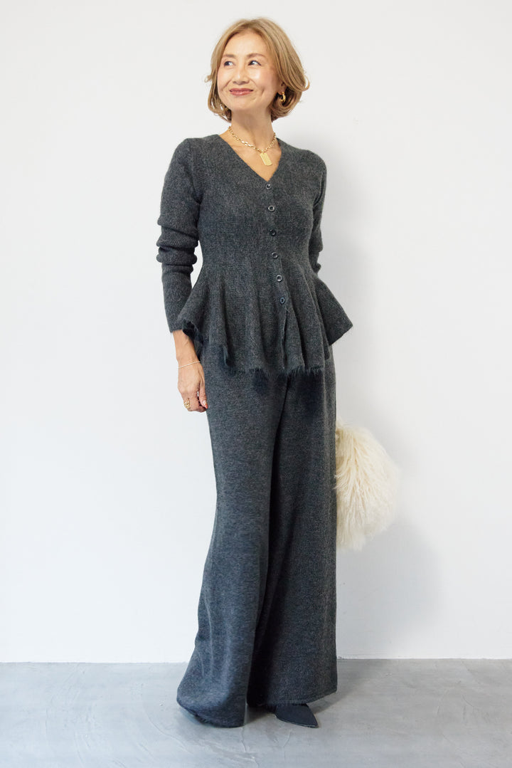 ペプラムニットセットアップ