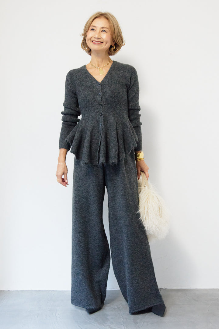 ペプラムニットセットアップ