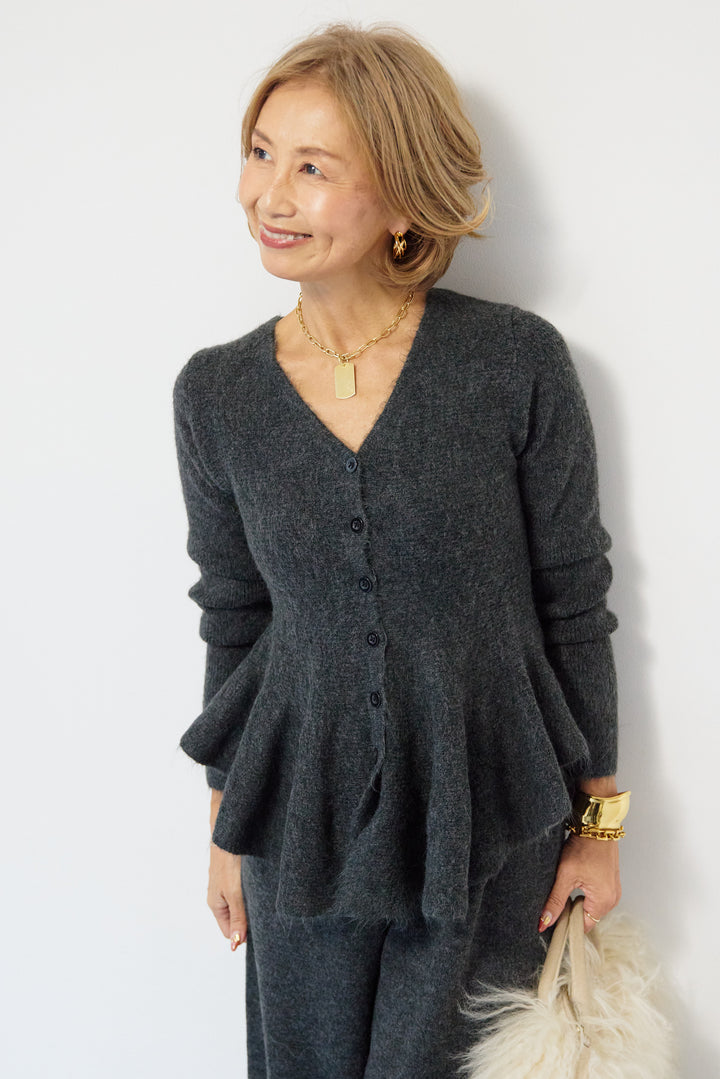 ペプラムニットセットアップ