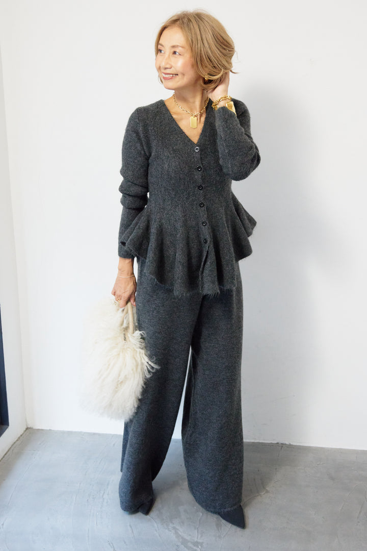 ペプラムニットセットアップ