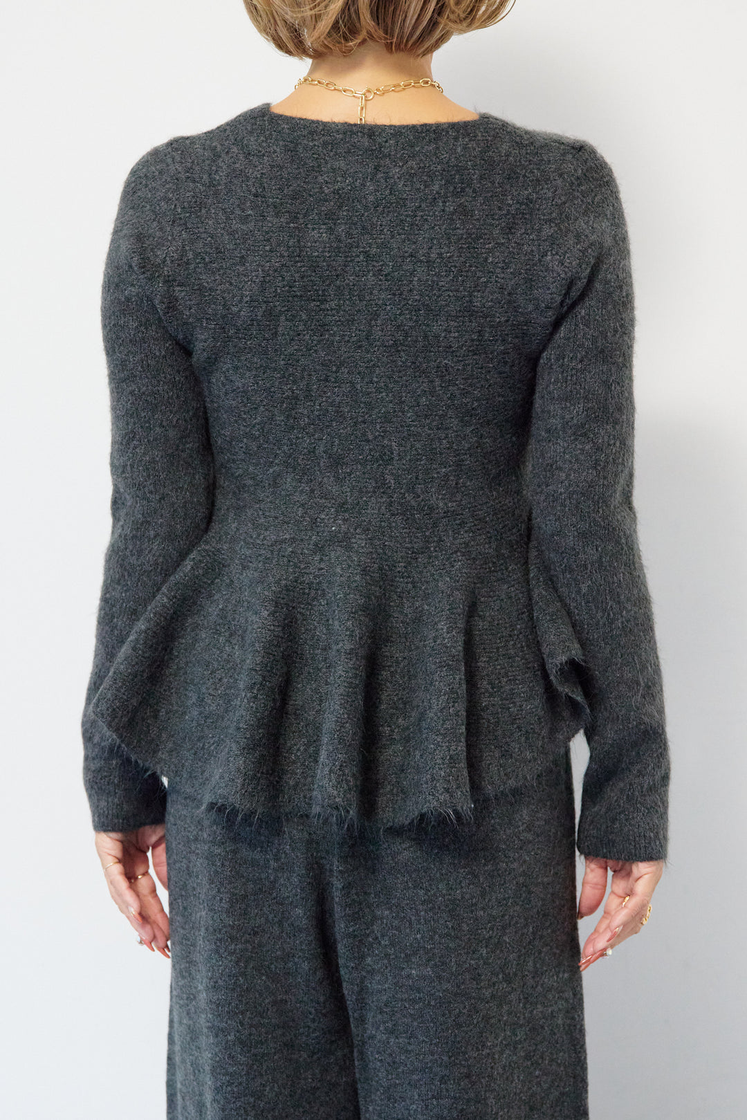 ペプラムニットセットアップ