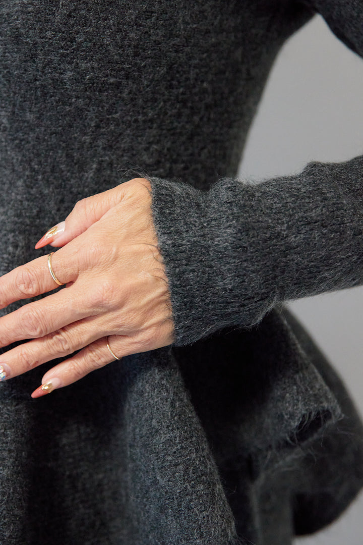 ペプラムニットセットアップ