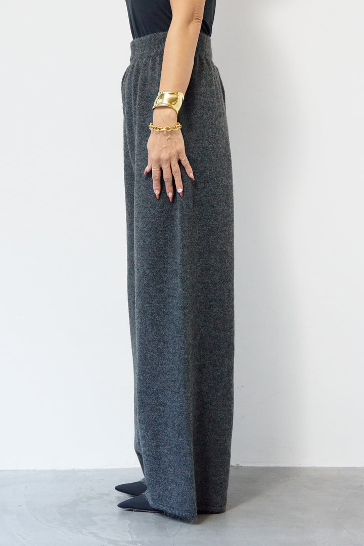 ペプラムニットセットアップ