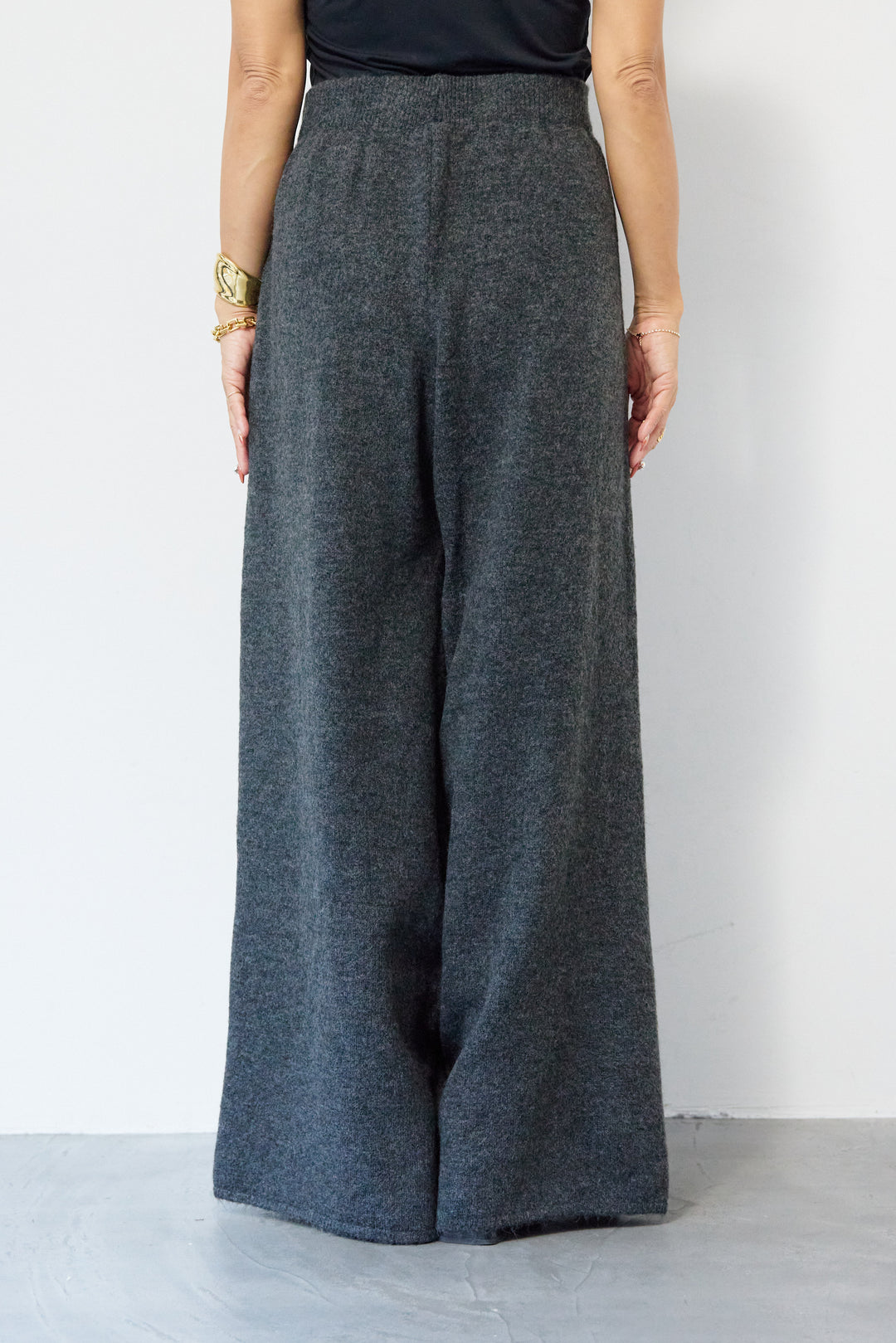 ペプラムニットセットアップ