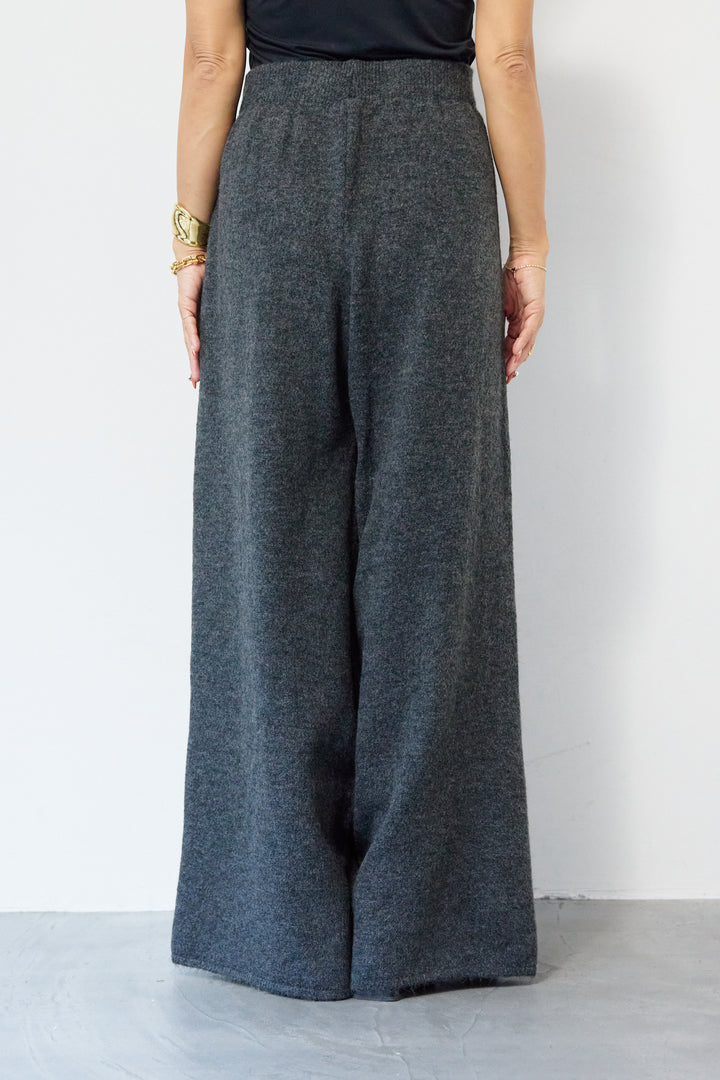 ペプラムニットセットアップ