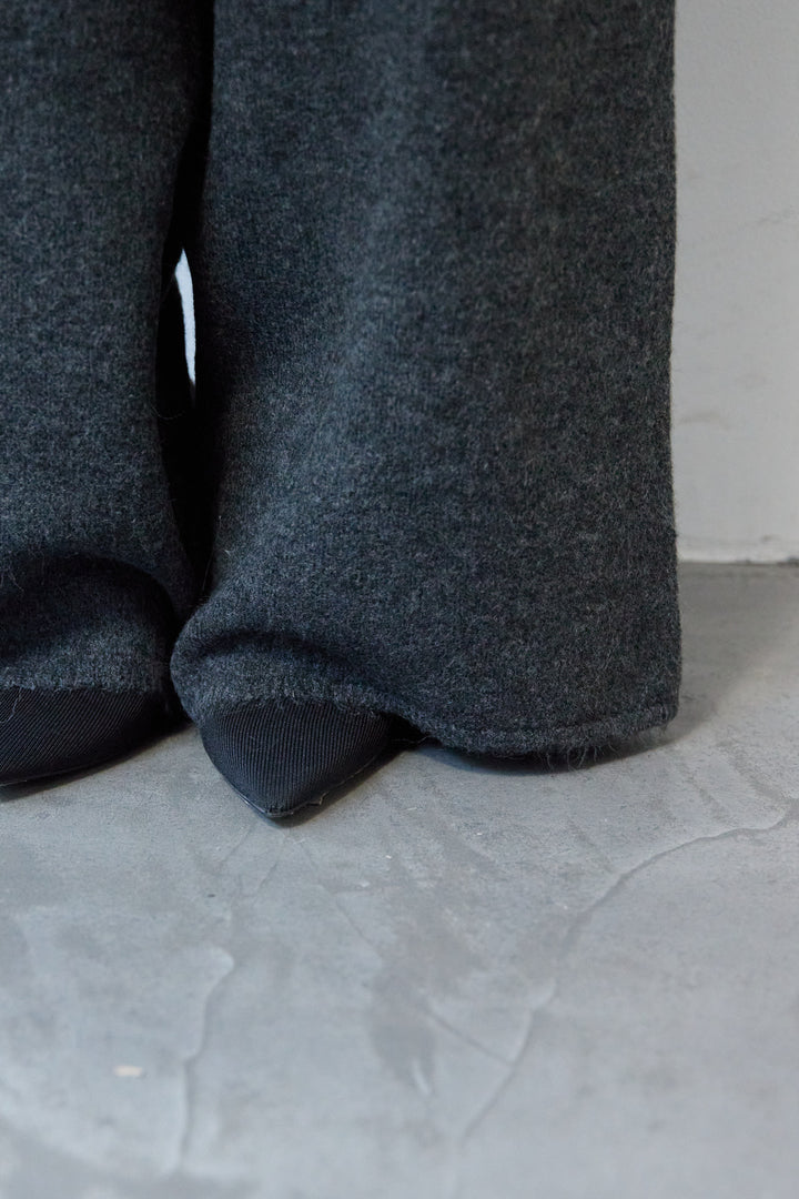 ペプラムニットセットアップ