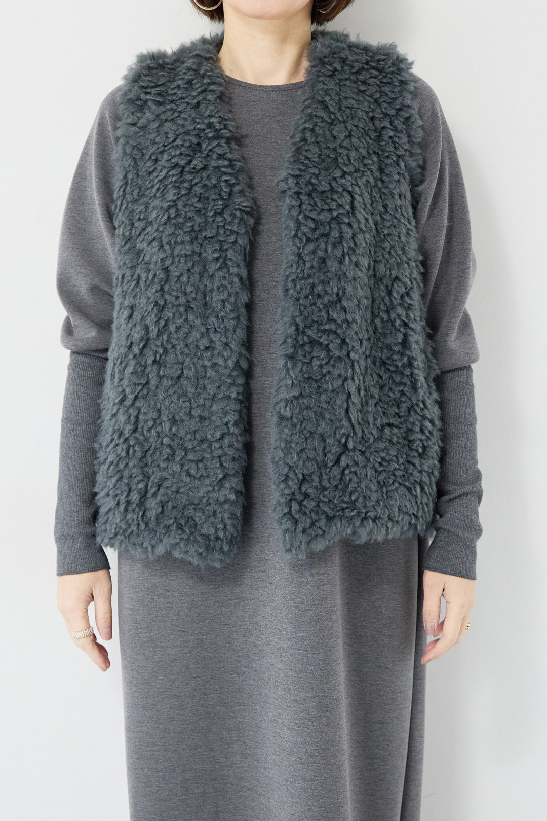 カーリーファーショートベスト